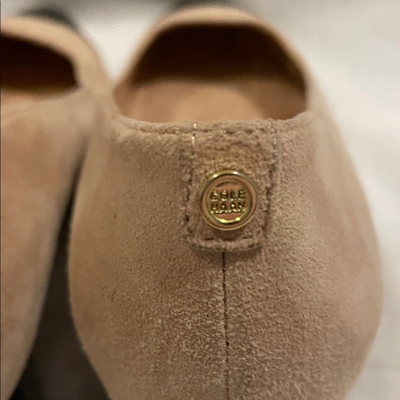 Cole Haan Beige and Black Heels. Jude suede. Size 6.5. - Picture 7 of 10